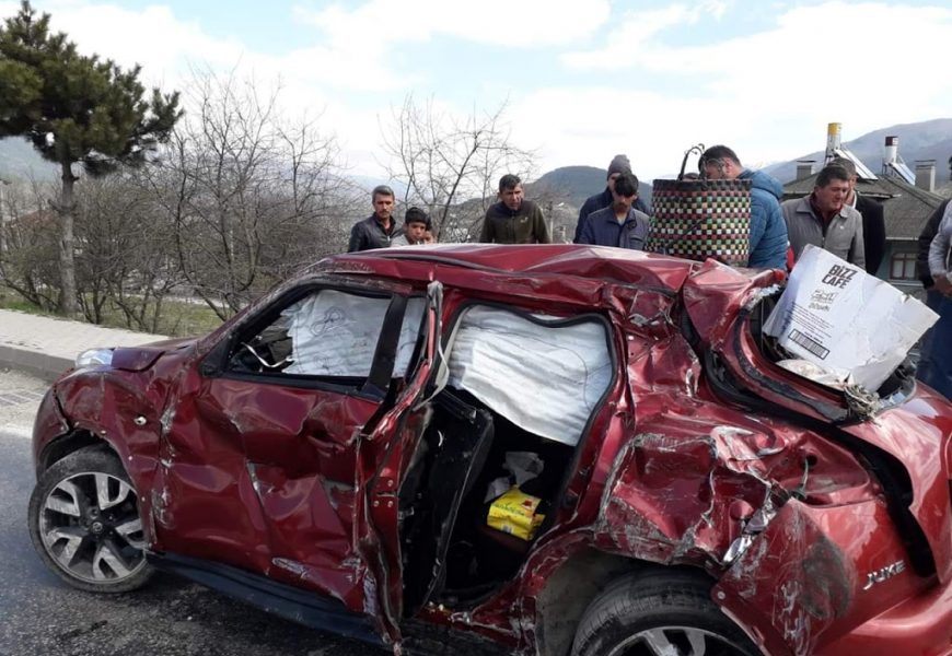 Taşkesti Trafik Kazası 3 Yaralı Taşkesti Trafik Kazası 3 Yaralı